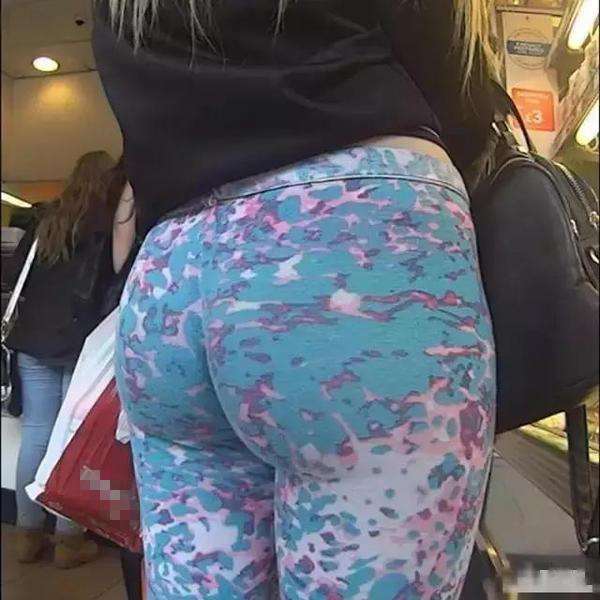 喂海绵宝宝吃汉堡